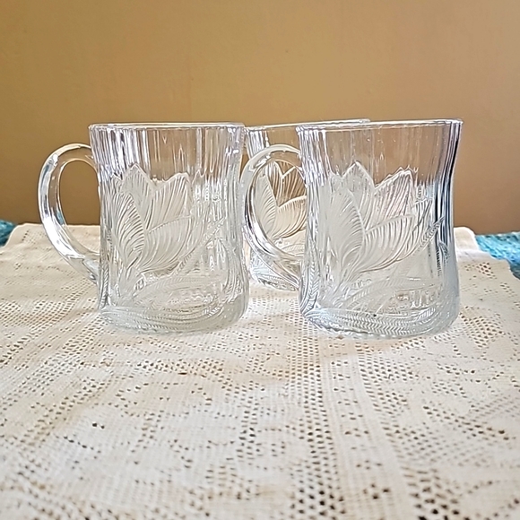 Set of 4 Canterbury Crocus Coffee Mugs - Picture 1 of 9